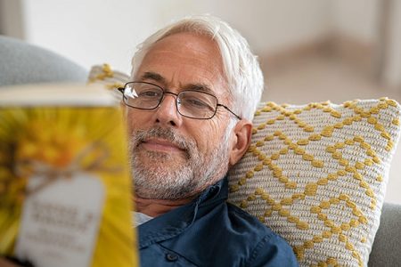 Brille oder Kontaktlinsen? Fotocredit: Shutterstock 1718626966