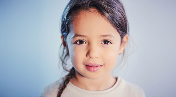 Das Auftreten von Kopfschmerzen ist bei Kindern grundsätzlich nicht normal und sollte abgeklärt werden.